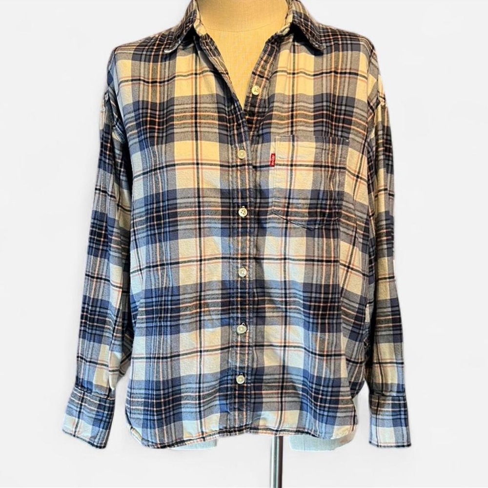 SALE thru 5/25❣️Levi's Cotton Flannel Navy & Cream Plaid Shirt